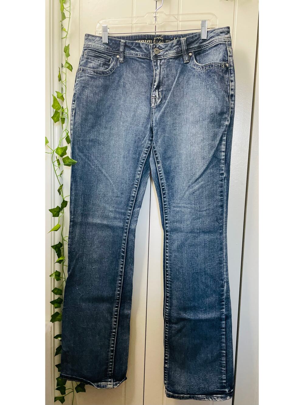 Zenim Denim Western Embroidered Back Pockets Slight Flared Mid Rise Jeans SZ 14